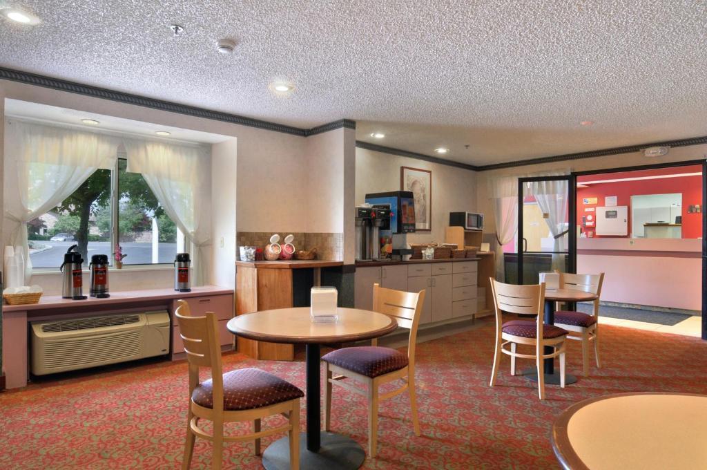 Americas Best Value Inn - East Syracuse Restaurante foto